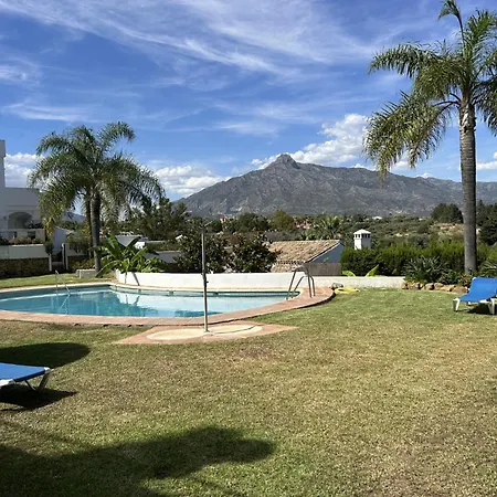 Banus - Banus - Nueva Andalucia - Spacious 3br - 2ba - Large Outdoor Terrace - Mountain Views - Pool - Covered Parking - Steps From Arena & La Sala - Ideal For Families شقة