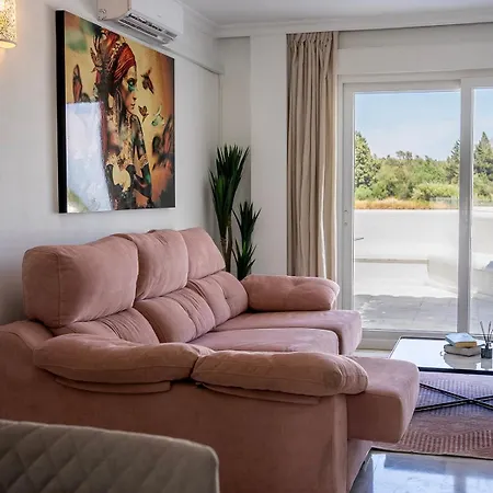 Banus - Banus - Nueva Andalucia - Spacious 3br - 2ba - Large Outdoor Terrace - Mountain Views - Pool - Covered Parking - Steps From Arena & La Sala - Ideal For Families ماربيا