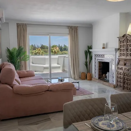 Banus - Banus - Nueva Andalucia - Spacious 3br - 2ba - Large Outdoor Terrace - Mountain Views - Pool - Covered Parking - Steps From Arena & La Sala - Ideal For Families شقة ماربيا