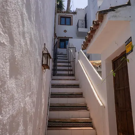 شقة Banus - Banus - Nueva Andalucia - Spacious 3br - 2ba - Large Outdoor Terrace - Mountain Views - Pool - Covered Parking - Steps From Arena & La Sala - Ideal For Families ماربيا