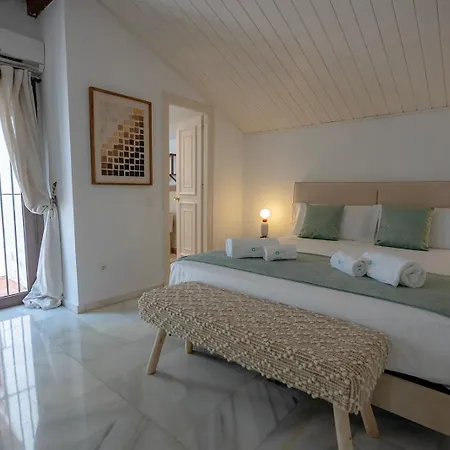 Banus - Banus - Nueva Andalucia - Spacious 3br - 2ba - Large Outdoor Terrace - Mountain Views - Pool - Covered Parking - Steps From Arena & La Sala - Ideal For Families * ماربيا