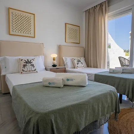 Banus - Banus - Nueva Andalucia - Spacious 3br - 2ba - Large Outdoor Terrace - Mountain Views - Pool - Covered Parking - Steps From Arena & La Sala - Ideal For Families شقة *