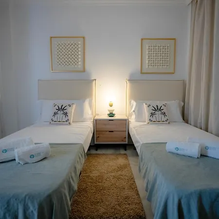 Banus - Banus - Nueva Andalucia - Spacious 3br - 2ba - Large Outdoor Terrace - Mountain Views - Pool - Covered Parking - Steps From Arena & La Sala - Ideal For Families *