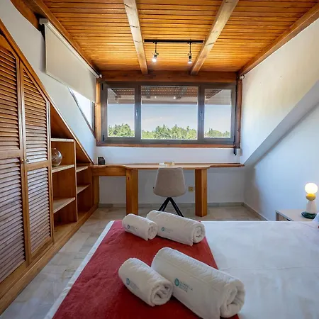 شقة Banus - Banus - Nueva Andalucia - Spacious 3br - 2ba - Large Outdoor Terrace - Mountain Views - Pool - Covered Parking - Steps From Arena & La Sala - Ideal For Families