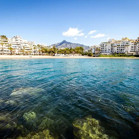 Banus - Banus - Nueva Andalucia - Spacious 3br - 2ba - Large Outdoor Terrace - Mountain Views - Pool - Covered Parking - Steps From Arena & La Sala - Ideal For Families شقة *