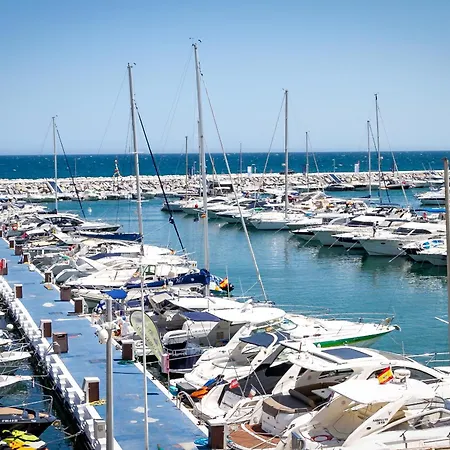 شقة Banus - Banus - Nueva Andalucia - Spacious 3br - 2ba - Large Outdoor Terrace - Mountain Views - Pool - Covered Parking - Steps From Arena & La Sala - Ideal For Families *